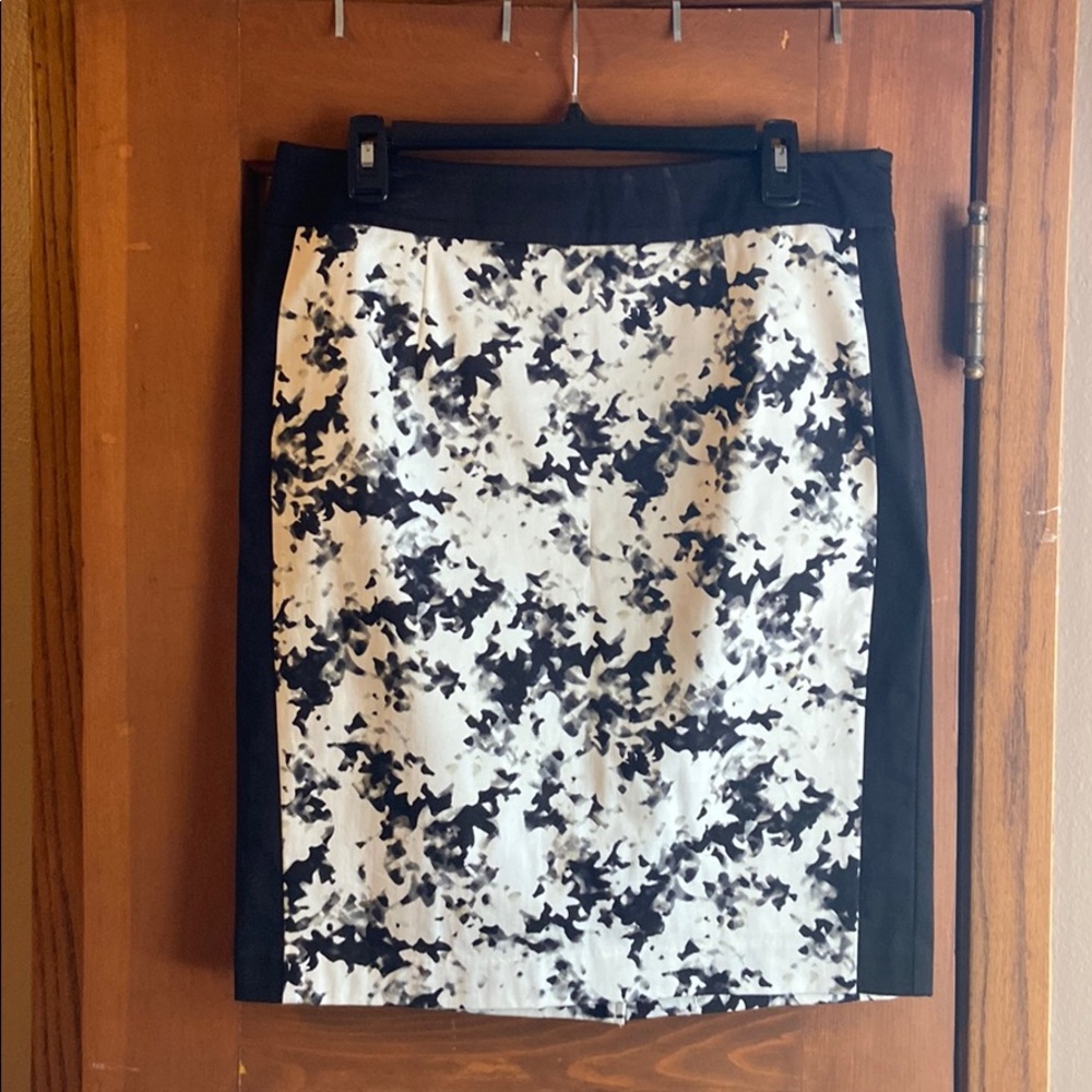 Black and white floral pencil skirt